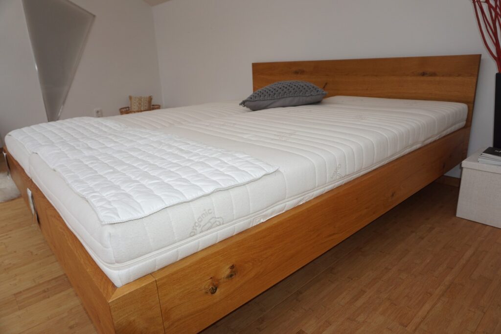 Bett Wildeiche massiv