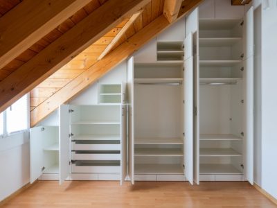 Einbauschrank in Dachschräge eingepasst
